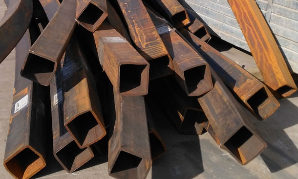 哈尔滨合信拉弯厂是如何加工出方钢管带角度拉弯的呢？